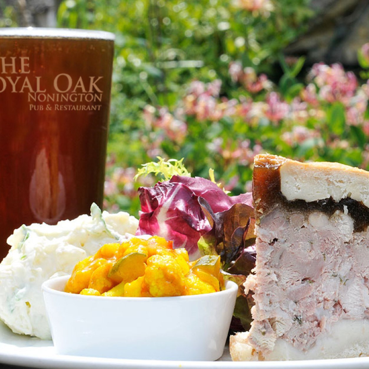 TheOakNonington's profile picture. Great village country pub and restaurant serving fresh quality home cooked food,Cask ales, Fine wines,outdoor bar&BBQ with private dining area, Great atmosphere