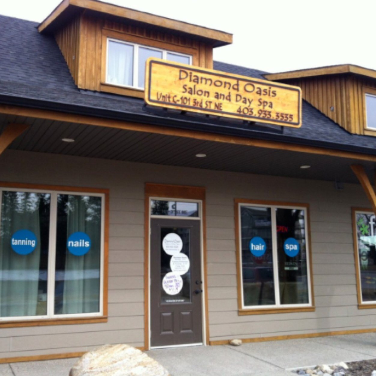 Inviting, relaxing and fabulous...3 words that best describe a typical visit to our salon and spa nestled in the rolling hills of Black Diamond, AB. Welcome!