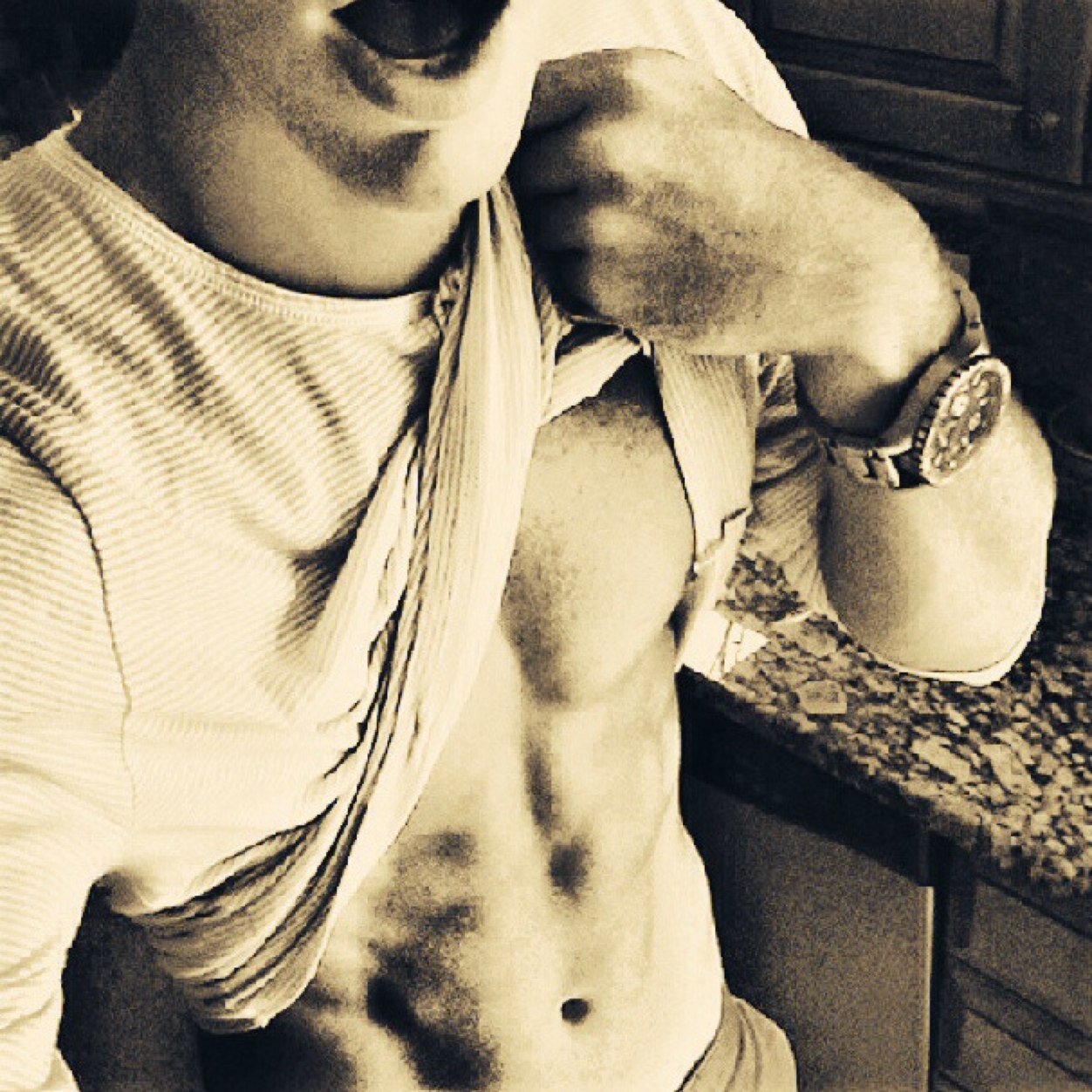 Hey im 18♛ #Beliebers Also a Semi-Pro football player and Model!