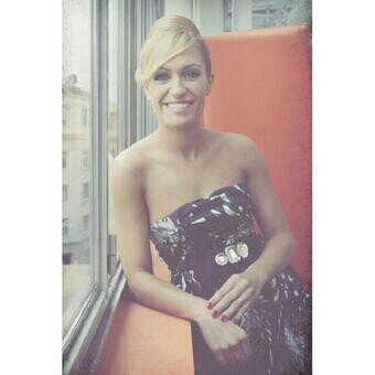 UPPGLEE's profile picture. Un príncipe para x. Presentado por Bruján Arguelles.