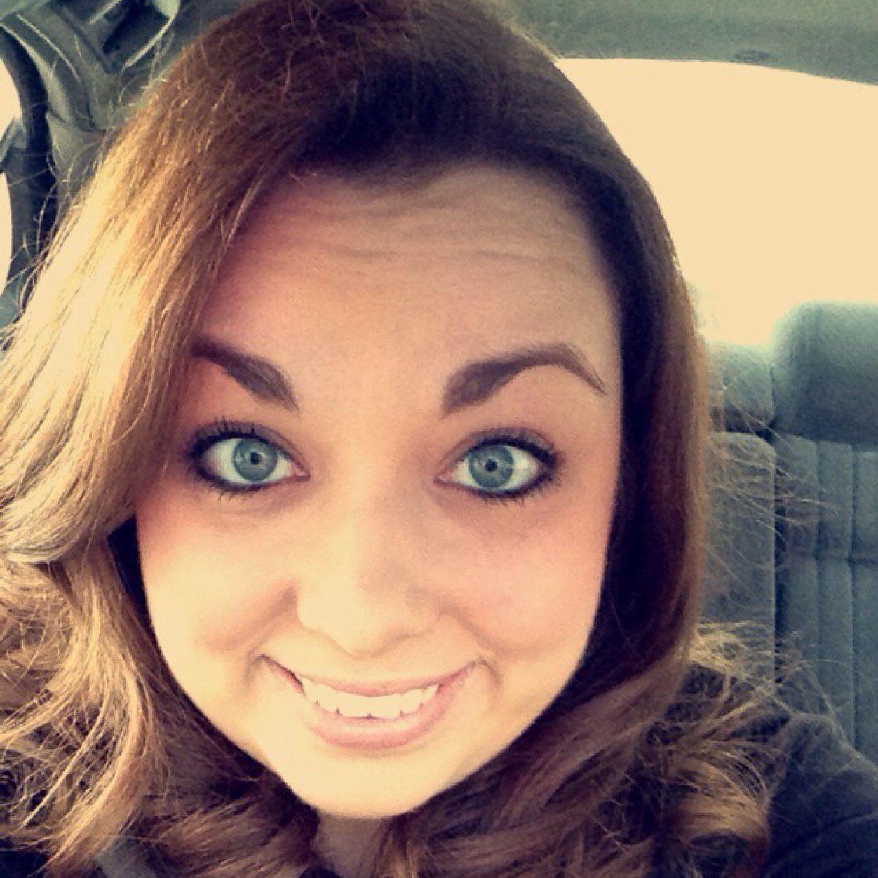 24, i love to have fun, music, going to concerts, blues hockey, hanging out with friends and family.
