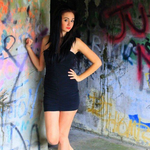Well i live in Harwich i model looking for more model work as nothing around here love my music and move nights in and my nights out with the girls x