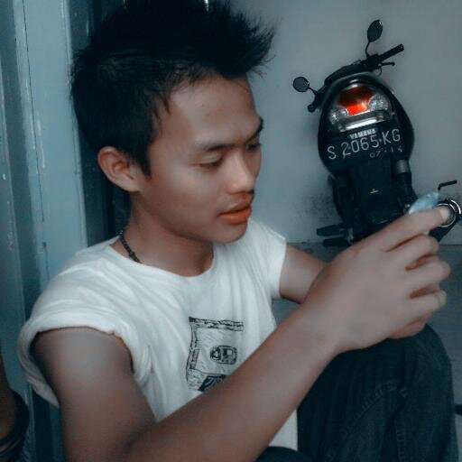 miftakhulkhoi19's profile picture. Jangan yakinkan diri bahwa dia menyukaimu, hanya karena dia bersikap manis padamu. Kadang kamu hanya sebuah pilihan ketika dia bosan.