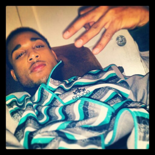 live life ahead never lookin back ona mission to make it out