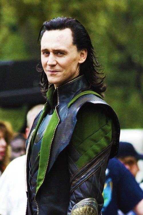 I'm Loki and you also could call me the real king of Asgard. I'm too sexy for your body. Kneel. Los humanos estan hechos para ser governados. #RolMrvl.