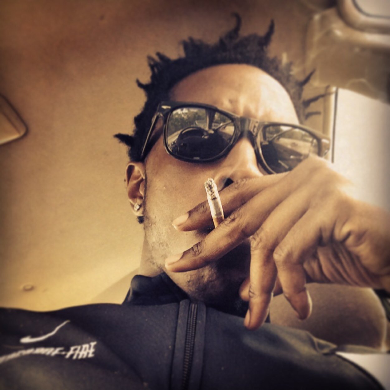 Before a niggah help ya swim, he'll drown ya 
#motiviation #check my demeanor #real!$

#fours up