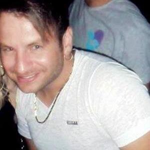 Cantor e Compositor com anos de estrada. Atualmente, Vocalista da Banda Miramar Show - RS