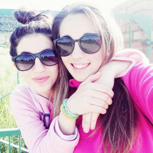 16.4ºESO, simpática,fiestera,amante de los animales y como forma de vida el campo y todo lo relacionado con ello.Mi encabezado lo mejor♥