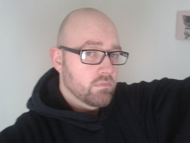 Dad, husband, artist, sculptor and bit of a self confessed geek.