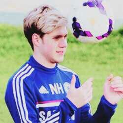 Can you please follow @niallftjmo and not this acc? :)