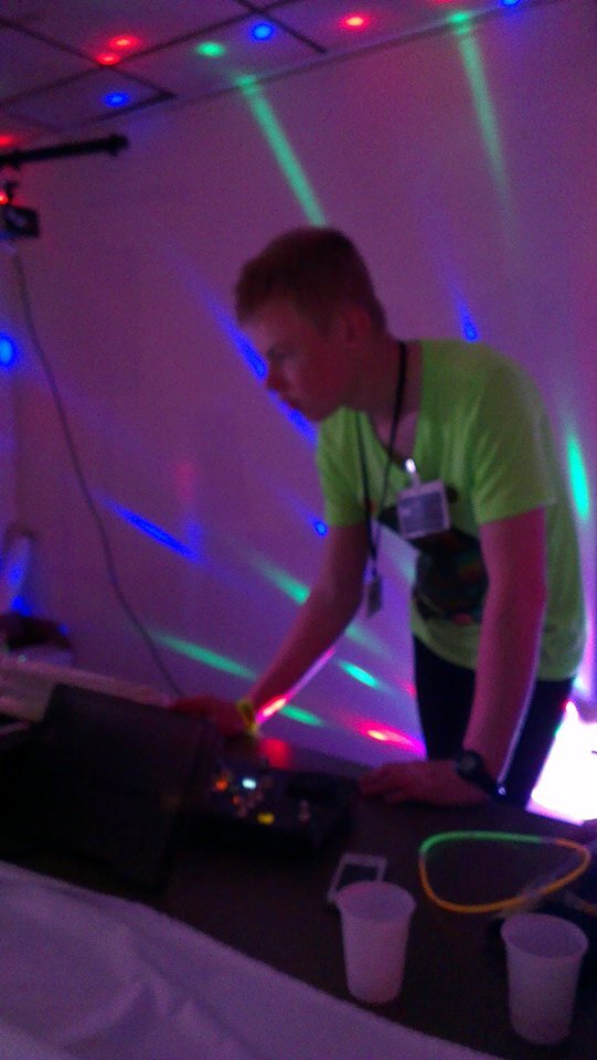 Bonjour, je suis un dj amateur   
un max de j'aime sur ma page facebook 
https://t.co/ClIiPA9x86
merci d'avance   a ceux qui aimeront ma page ...