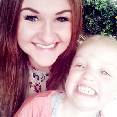 Susza_'s profile picture. '' A SMILE IS A CURVE, THATS SETS EVERYTHING STRAIGHT ''