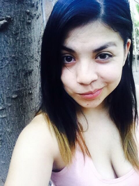 I am an extremely shy girl who likes to express their feelings and enjoy every moment of his life.


Lo complicado de la vida es descubrir lo simple que es