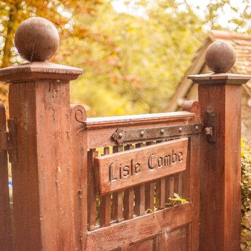 Beautiful Farmhouse B&B and venue for all occasions. Come and stay at the home of a reknown poet! Soak in the elegance, tranquility & recharge your batteries.