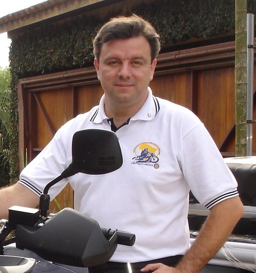 O Homem não é o quê tem ou pode, é um pouco do que sabe, muito do que
sonha, mas, acima de tudo é o que faz aos outros.