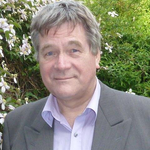 Notutekst ondersteunt managers met geschreven werk, doet onderzoek en levert verslagen. 
Geertjan schrijft columns gericht op maatschappelijke bewustwording.