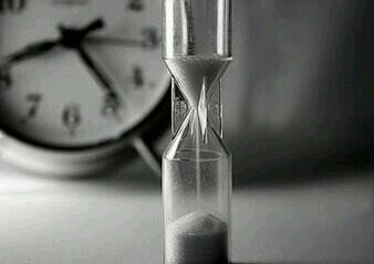 ‏‏أكتب بثمانية وعشرون حرفآ..ومتمردة بكتاباتي...اخط ماتمليه على مشاعري. .أنا الانثى العشرينية التي بعثرتها الاماني.