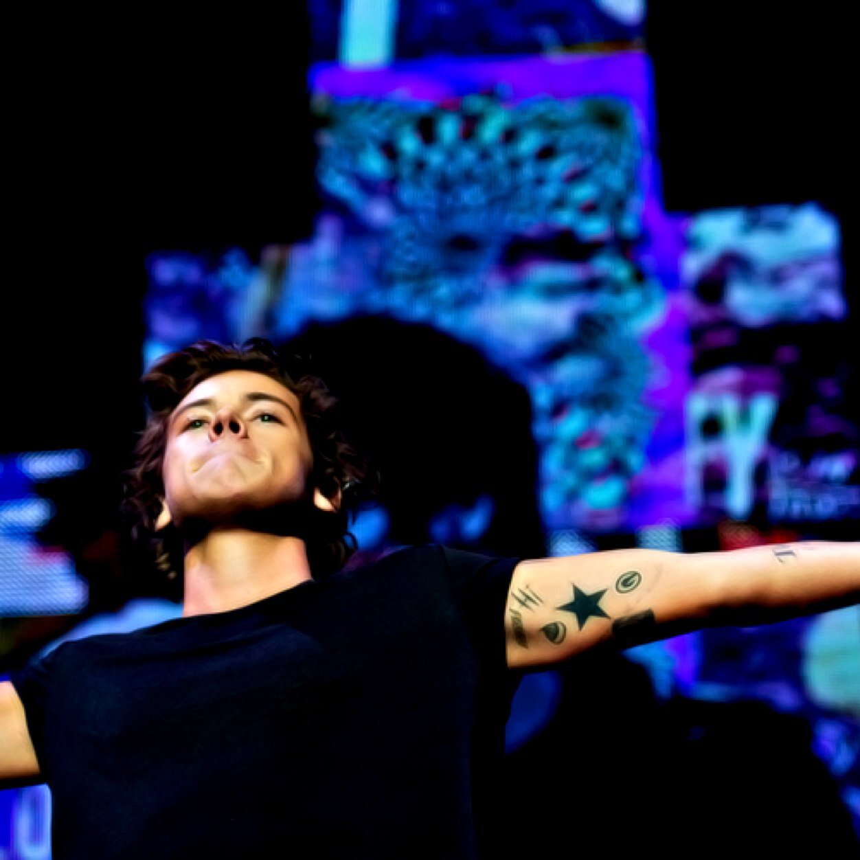 free follow from @manhattannouis ✌️