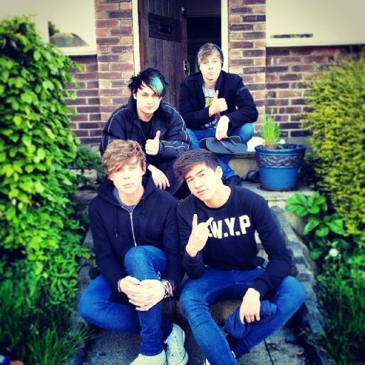 This is a 'free follow', don't  follow me, you just have to follow @Msrhemmo1996.