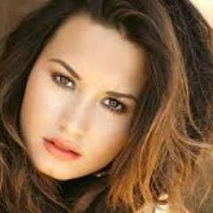não posso fazer Bio agora por que to divando com a Demii † ♥