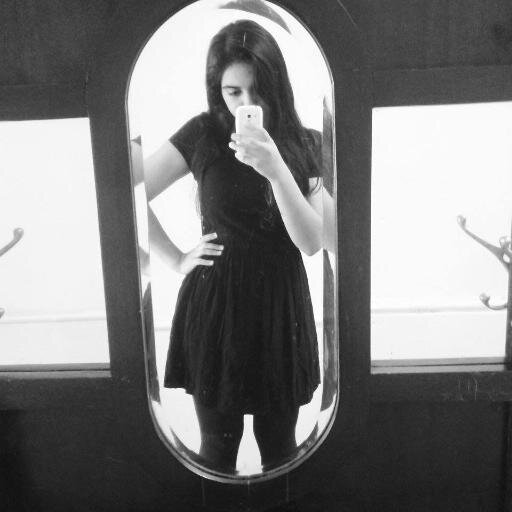 » Lo que pasa con el amor es que te captura de improviso, aparece en los lugares mas inesperados, incluso cuando no lo buscas «