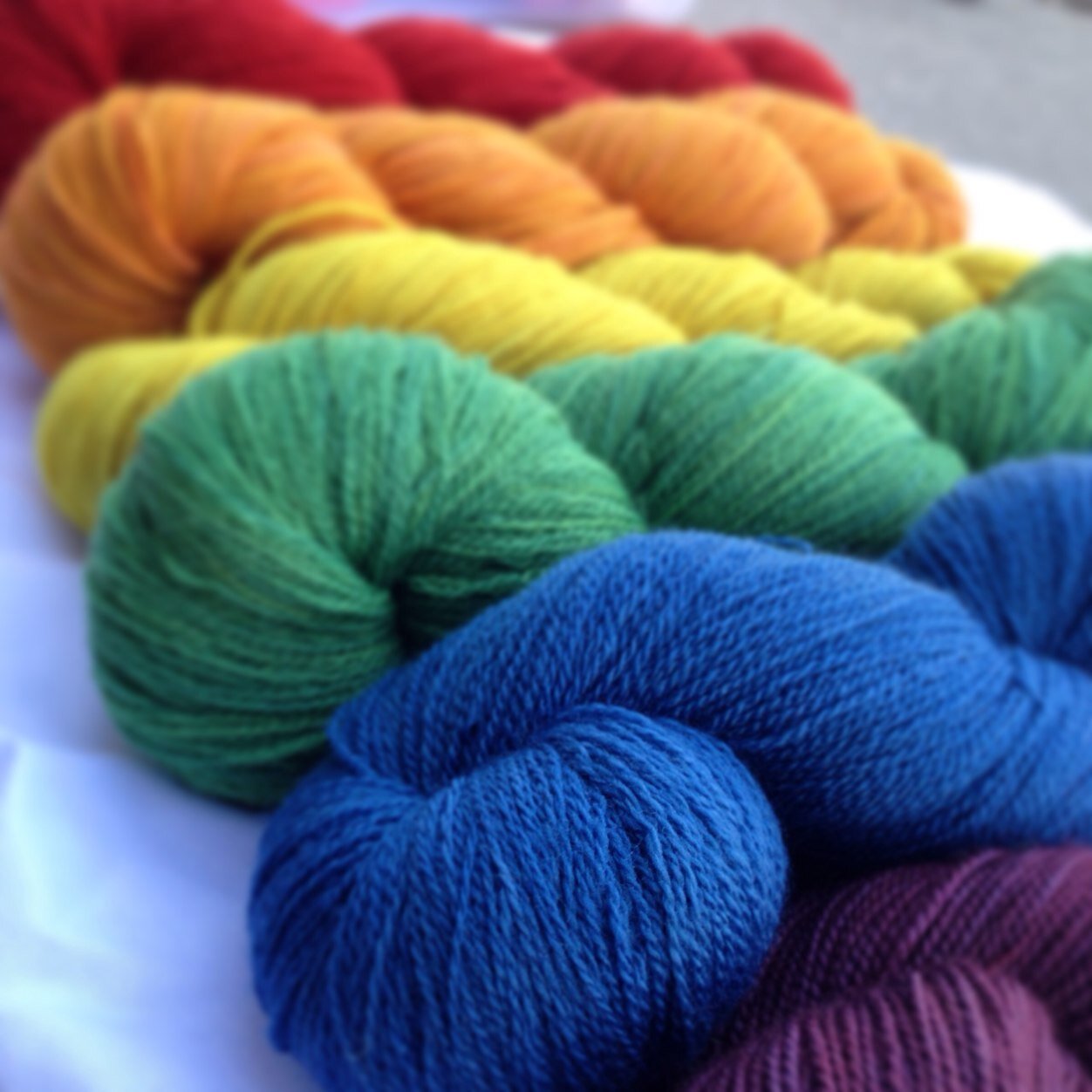 Simply Dyed is a hand dyed yarn company showcasing the beautiful depths of color from natural dyes. Based in Michigan.