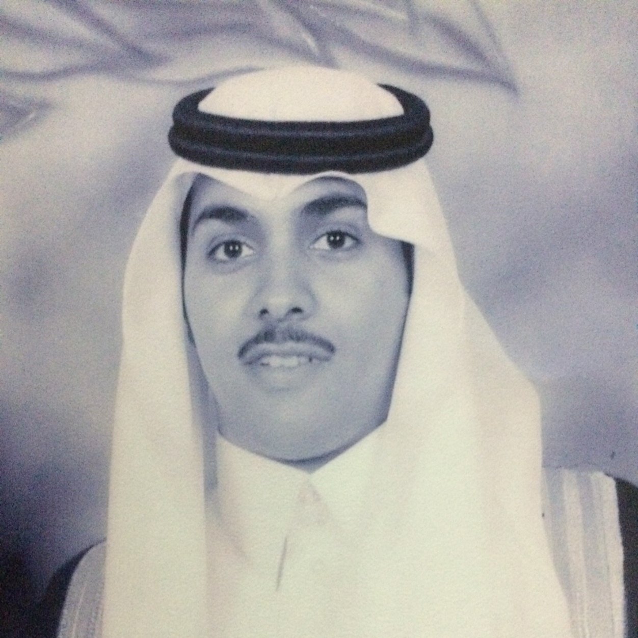 قف قوياً في الحياة ،فلاحياة للضعيف فيها، وكن عزيزاً بنفسك فلاقيمة لنفسك بلاعزةً
