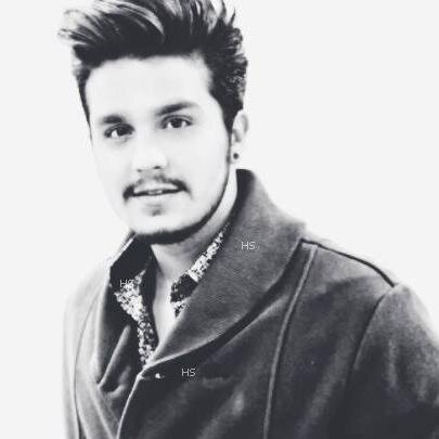Talvez Você Nunca Me Enxergue No Meio Da Multidão, Mas Isso Não Impede De Eu Continuar Te Amando Mais Todos Os Dias.E Mt Gratificante Ser Fã Do @luansantana ♥
