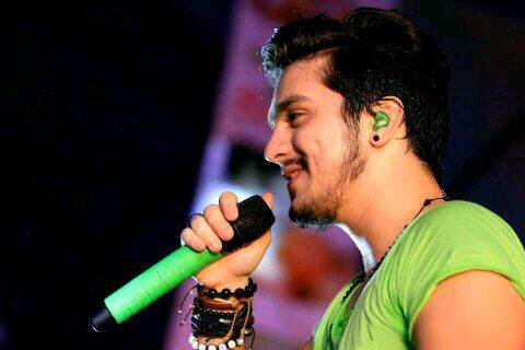 ' o paraiso é estar ao seu lado ' fã @luansantana
