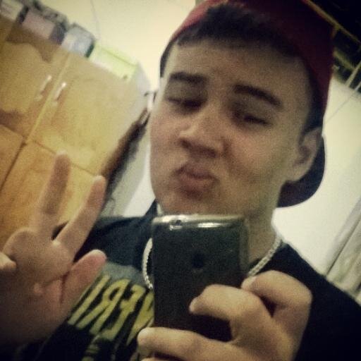 EU SOU DIVERTIDO ,LEGAL,AS VEZES BAGUNCEIRO E SOU UM GAROTO  QUE GOSTO SEMPRE DE AJUDAR AS PESSOAS