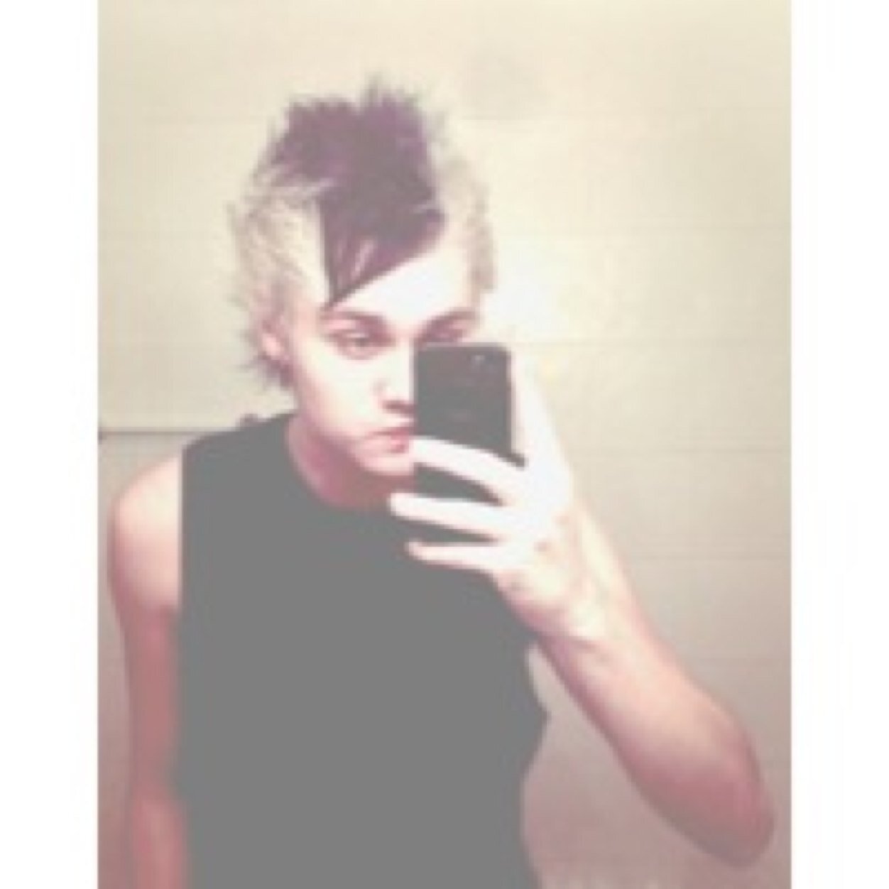 brckenxx's profile picture. I'd give up forever to touch you, 'cause I know that you'd feel me somehow.