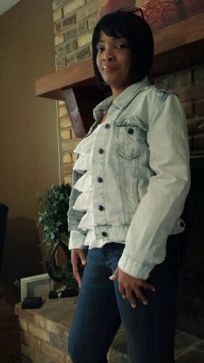 A DAUGHTER.A SISTER,A MOTHER OF 2

,OUTGOING&OUTSPOKEN,CLICK THAT BUTTON AND FOLLOW ME
               (chicago,il)