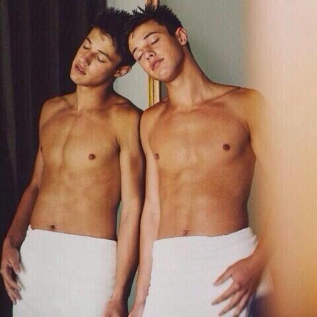 GO FOLLOW @_MatttsPrincess BECAUSE YOU JUST GOT A FREE FOLLOW