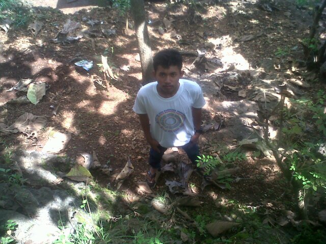 tanggal/tempat lahir:1juni1998,sleman
  Invite pin bb saya:24cc477