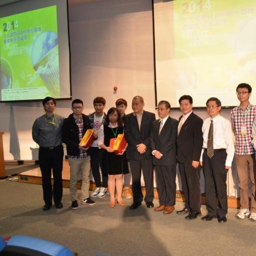未來中心係以樂活中心來增進成員彼此相識進而產生信任關係，並以對話當作活動核心，透過對話去改造環境，催生出有助於成功的必要知識。如果能在輕鬆的氣氛下開始建構團隊，進而讓參與的每一位成員，都可以與他人交流他/她的看法，然後將對話重組，找到全新的觀點或從來沒有發現過的盲點，這個就是創意中心努力及創造的環境及氛圍。