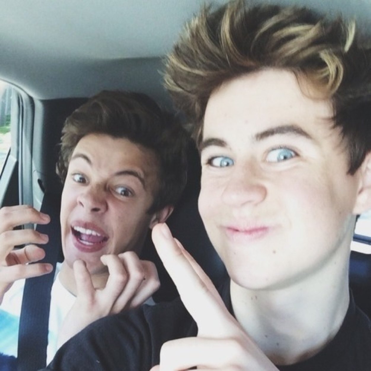 please follow @camseyebrows . she is so close to her goal