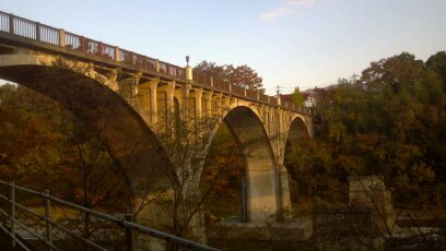 狂人な顧客だそうです。
酒と鉄道な日々…かな。