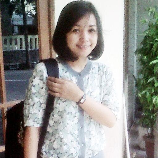 tyasgninirt's profile picture. Simple..