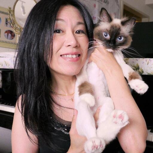 ピアノと時々ワイン♪ 猫好き母娘♪:*   オペラ歌手小川栞奈🐱を応援しています。 ピアノデュオやトリオで時々都内に出没しています。 ♪ヴィンテージNY STEINWAY使用。武蔵野音楽大学卒業。国際ピアノデュオ協会会員。日本ピアノ研究会審査員。青島広志連弾の楽しみレギュラー出演。