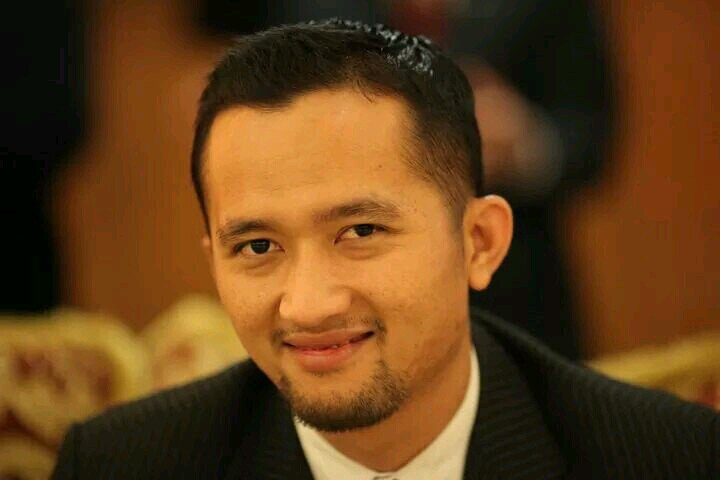Crown Ambassador PT. K-link Indonesia, Owner Kaos Baleg, Sekum Jaringan Pengusaha Muslim Indonesia (JPMI) Jawa Barat.