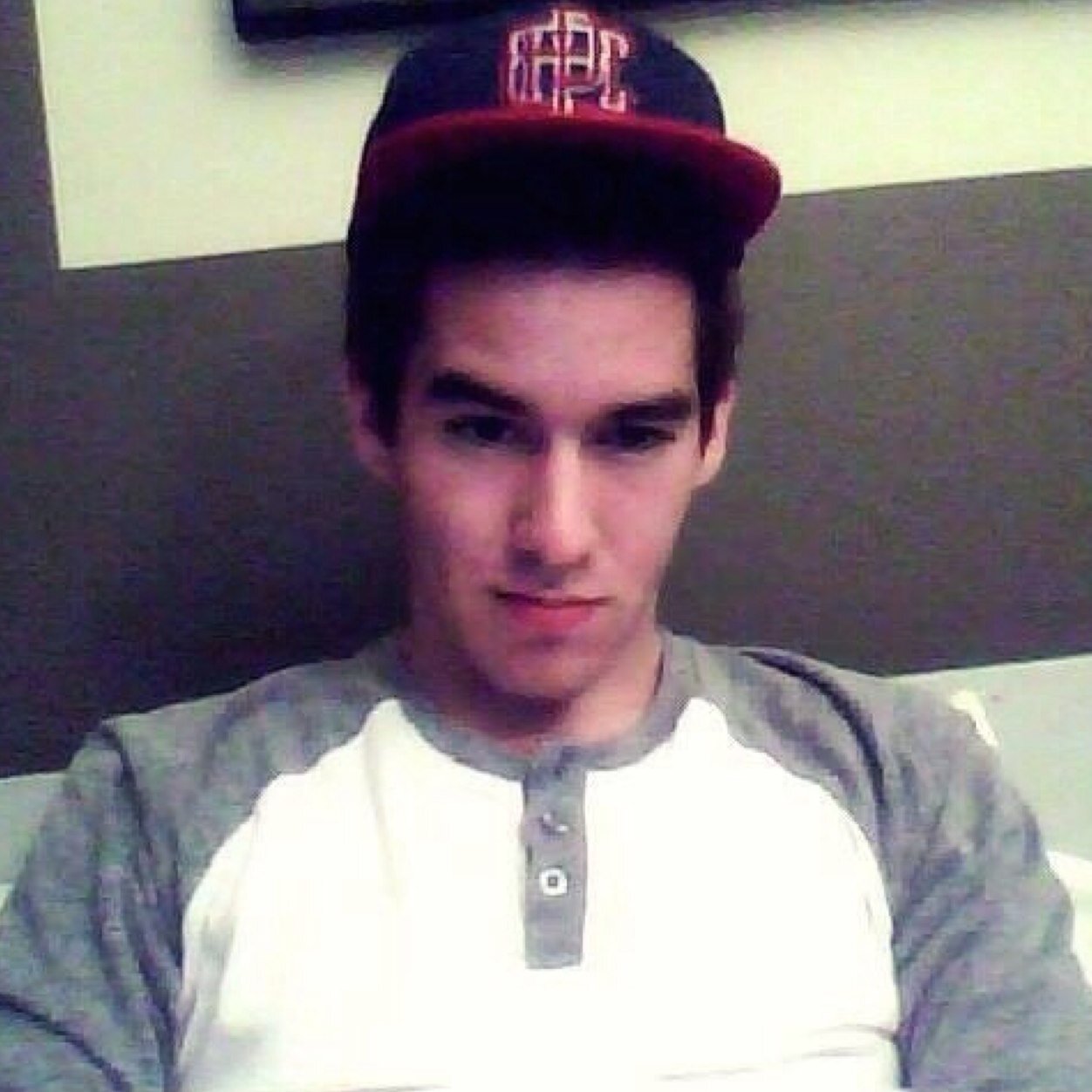 French-Canadian guy, I basically like running, music & to blow on a fire camp. Instagram:joolarouche