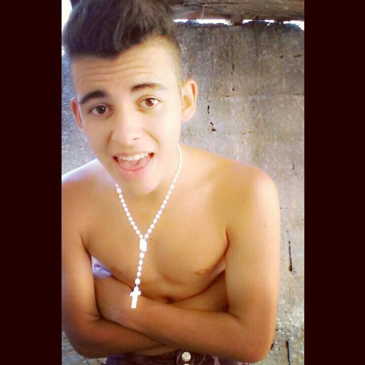 Amo futebol pizza e praia 3 e odeio gentes falsas :3