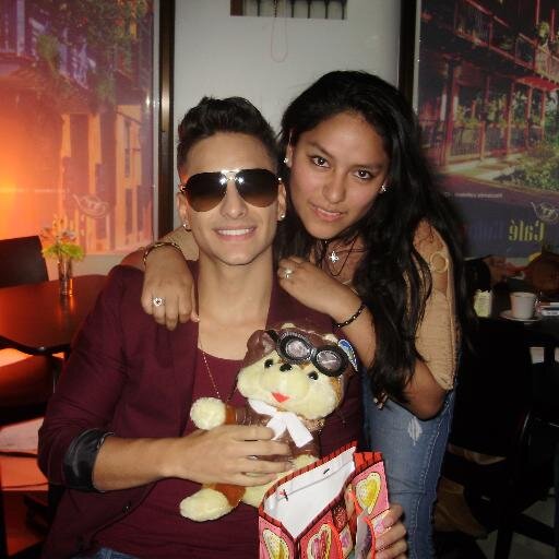 Amo a ♥ @MALUMACOLOMBIA ♥ y adoro su música (soy de la malumafamily y siempre lo voy a apoyar )