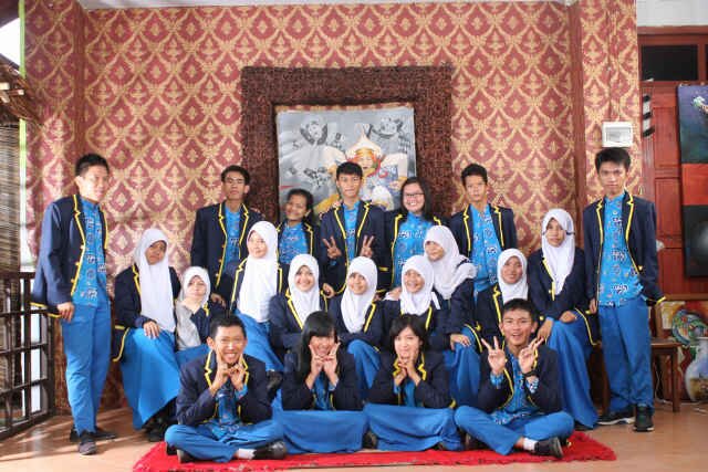 We are the 6th generation of acceleration in Smanda. Becoming a family on July 2012, and we will graduate on 2014 with flying colors, amen.
