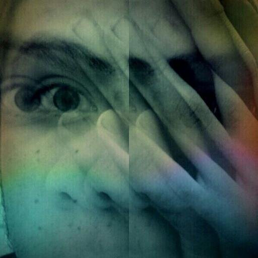 DewCarlos's profile picture. Soy un monstruo debajo de un manzano en el mundo de una mujer resplandeciente.