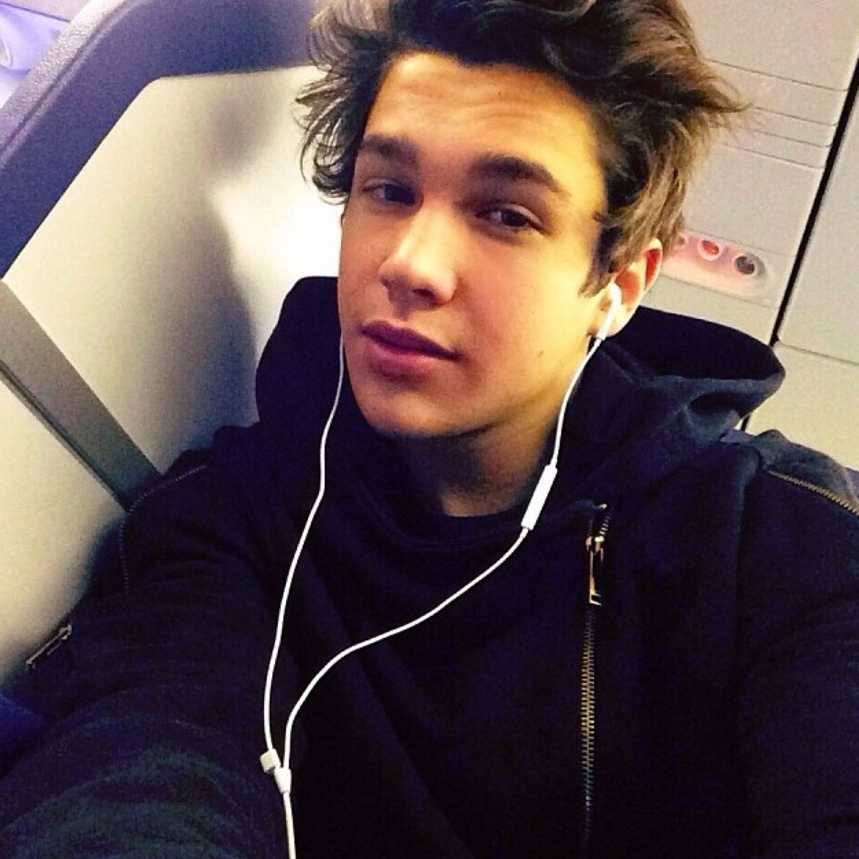 mahomiesthisway's profile picture. My dream is to meet Austin one day 
Follow if youre a mahomie