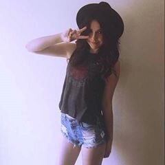 I'm Directioner problem! .. I Love they @onedirection & @Harry_Styles :* ♥ {} IG: @jessiecastyles Path : Jessie Laura Stewart