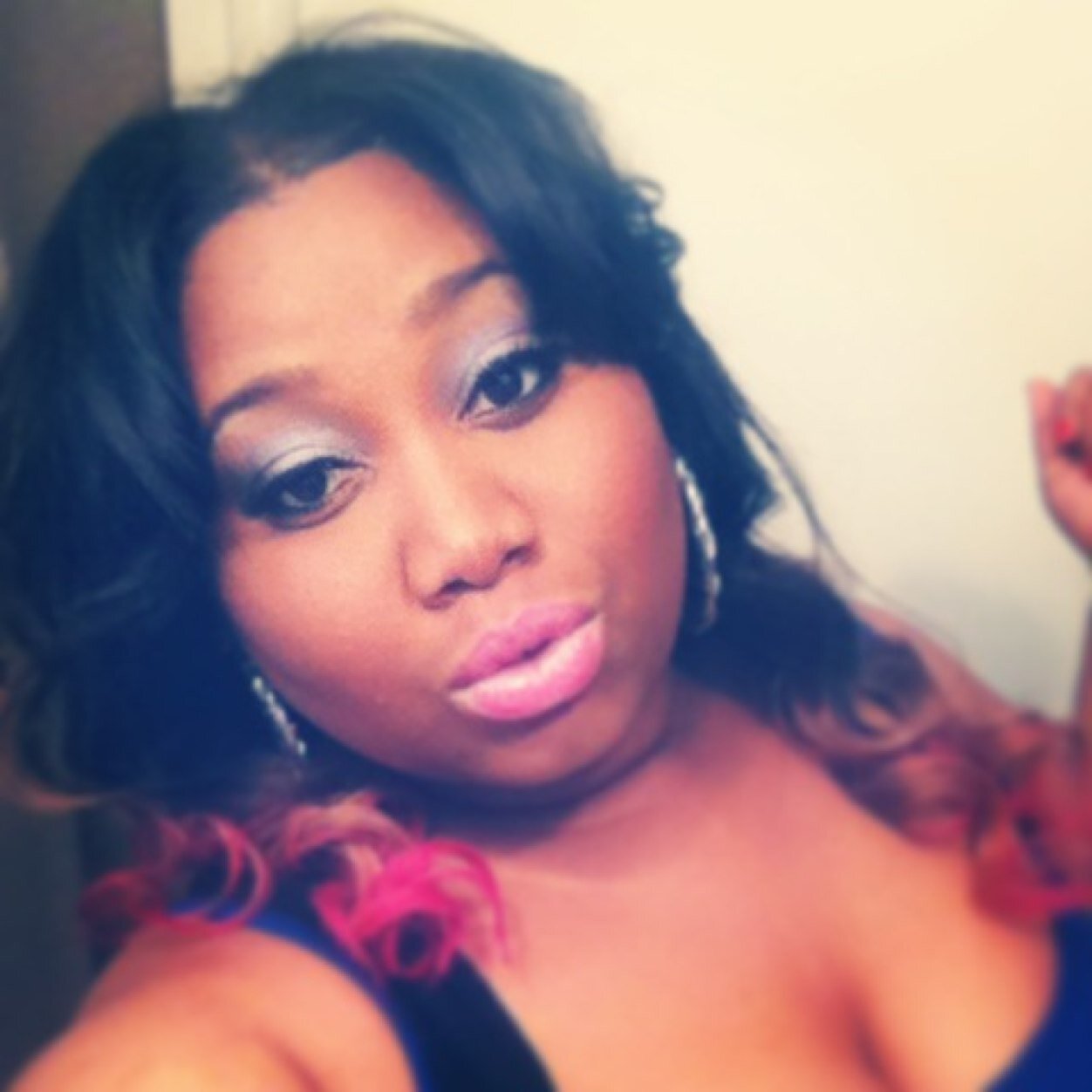 Lover. Conquerer. Actress. Curvy Model. Humble. 

Enter into my world!