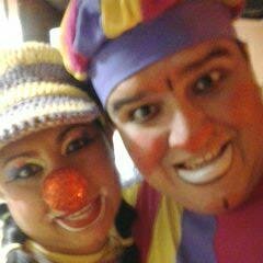 Dupla de palhaços de circo itinerante,que por onde passa conquista o publico com suas brincadeiras =o)