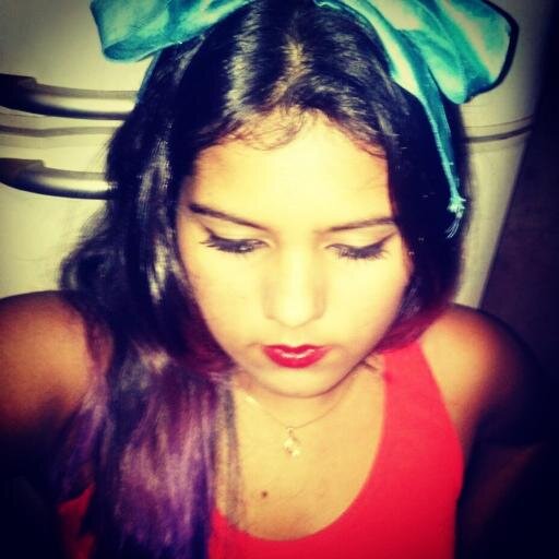 Todo mundo sabe que um reino só pode ter uma Rainha ♔ e a deste twitter aqui sou eu @carlawonder ;*  
Since 27 - 04 - 2011